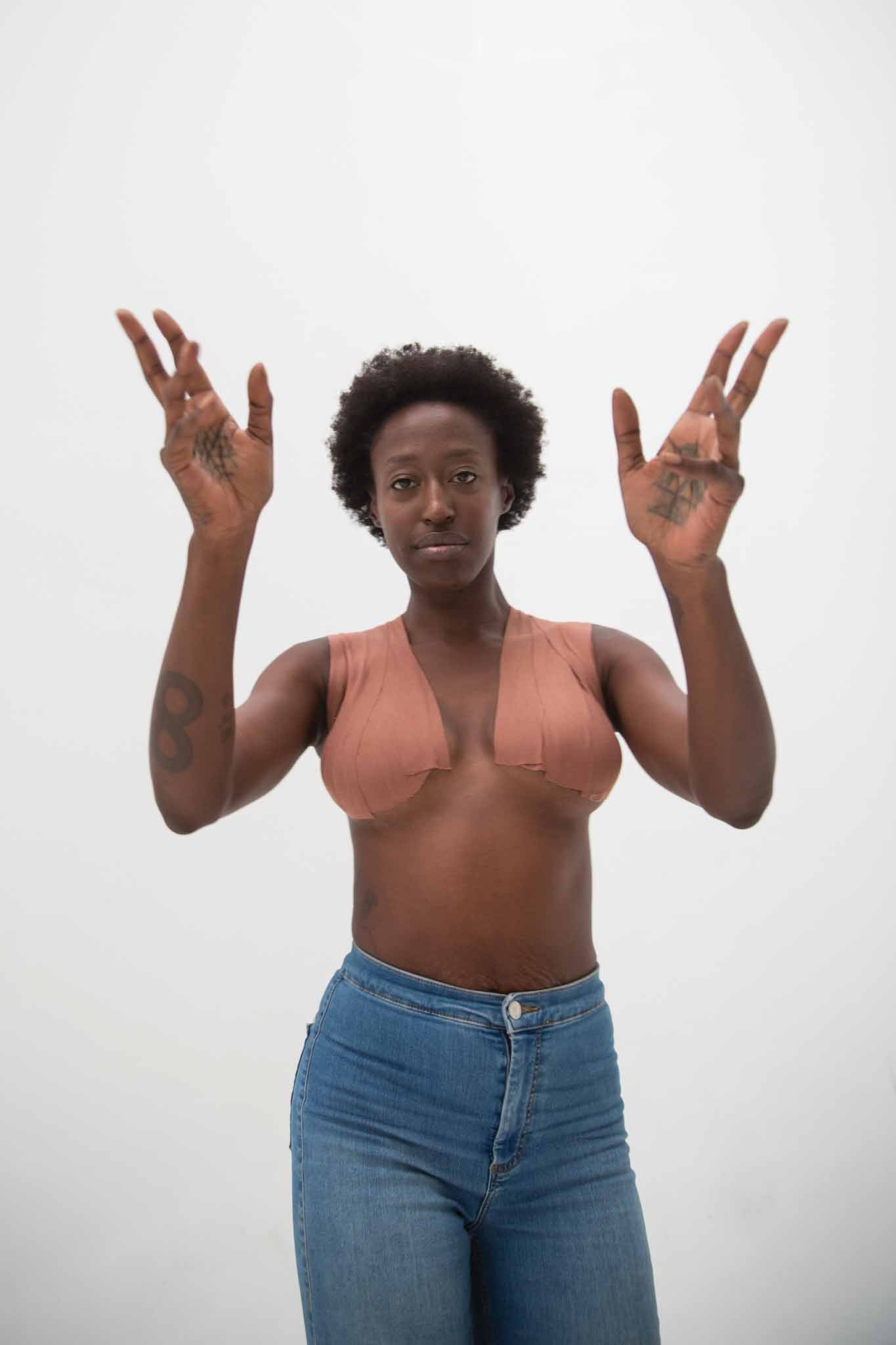 Du får 3 par AISO Nipple Covers yellow med i din pakke bryst tape på 5cm