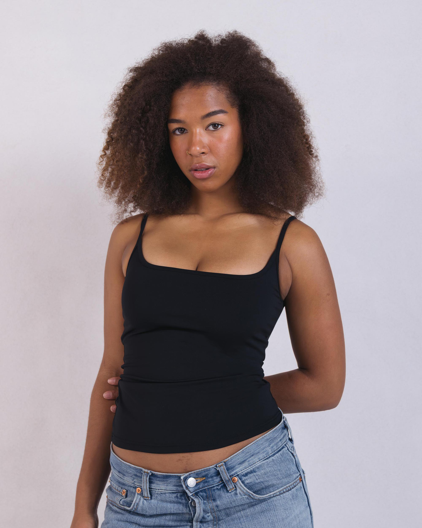 Den perfekt bluse og must have i garderoben